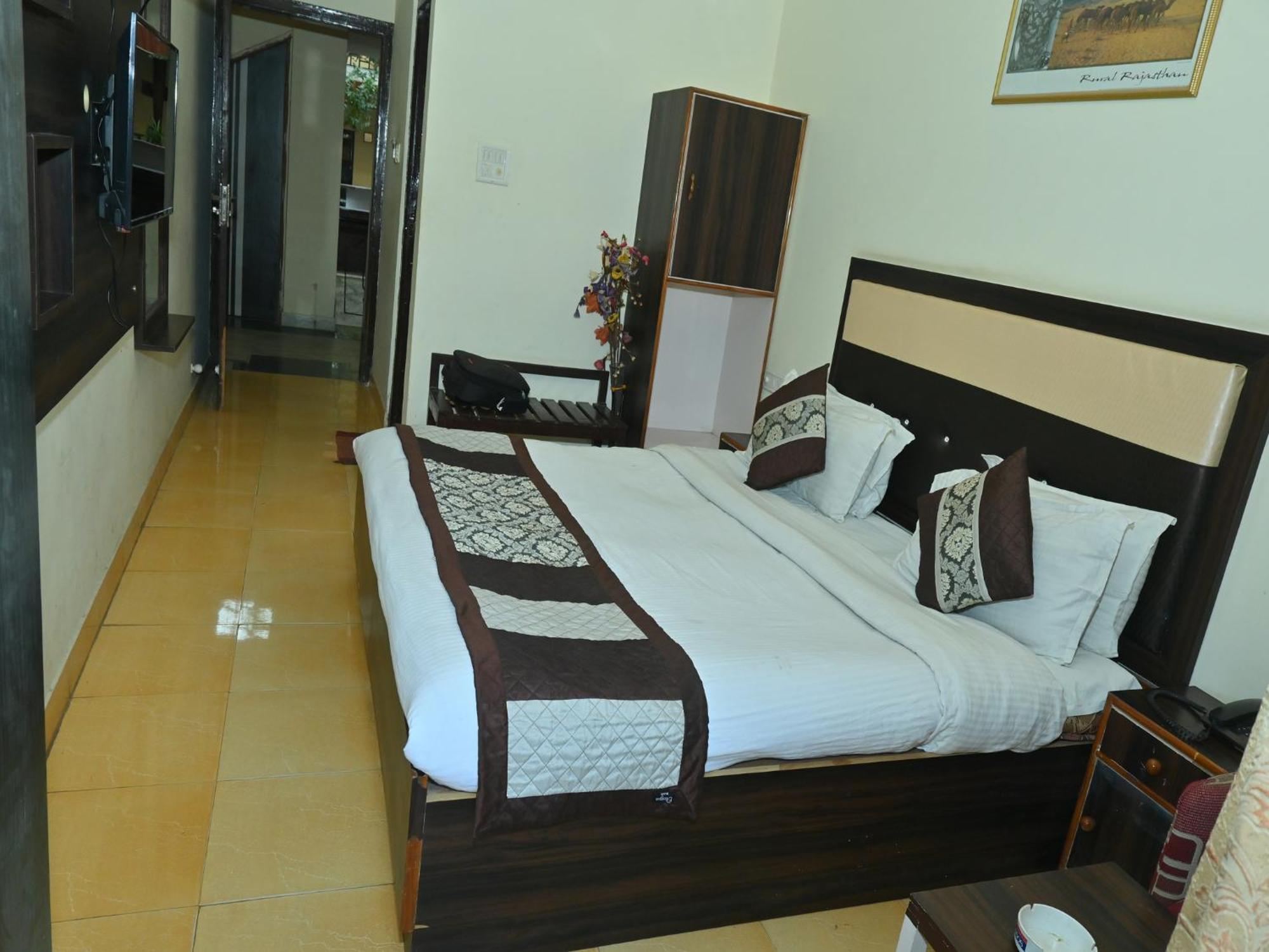 Goyal Plaza Hotel 5 Mint. Waling Distance From Pushkar Lake Exteriör bild